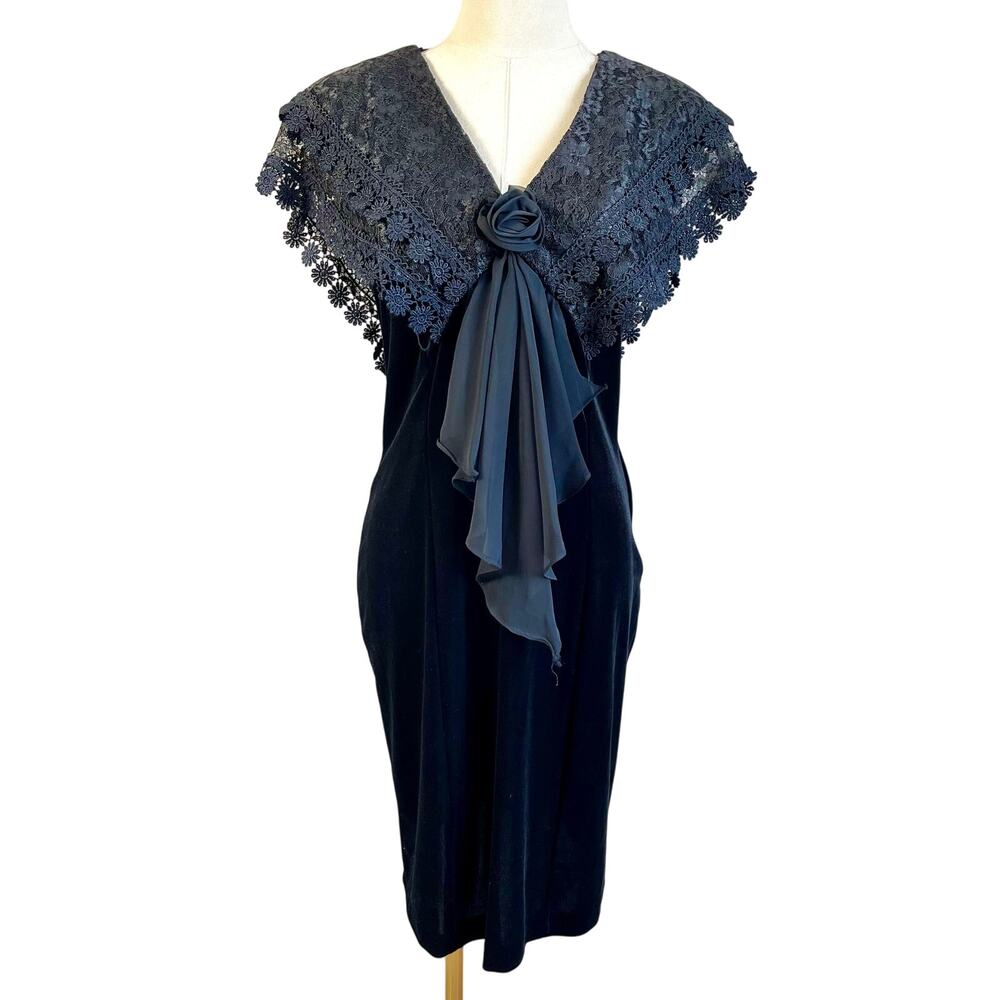 Vintage USA Made 80s 90s Black Velvet Rosette Lace Cocktail Evening Dress Sz S